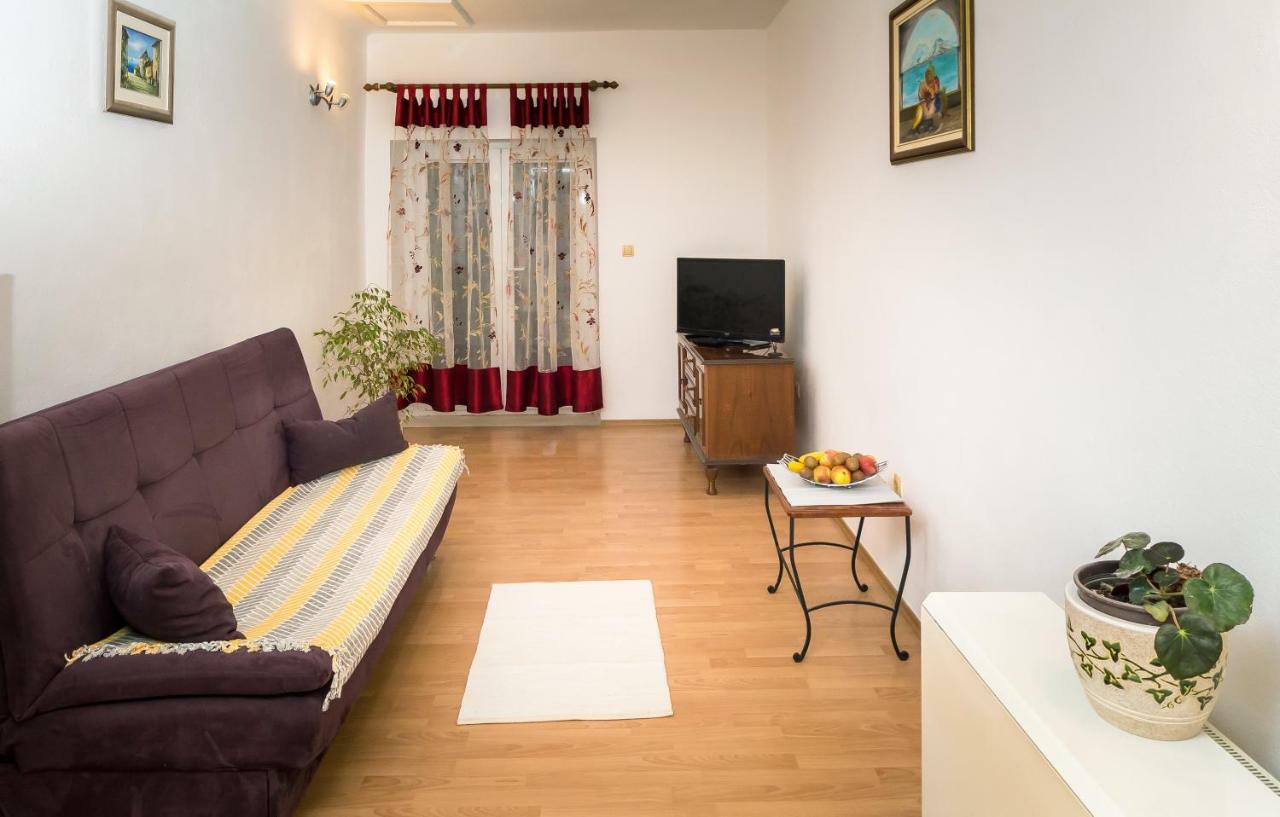 Apartment Leut With Spacious Terrace And Sea View Slatine Exterior foto